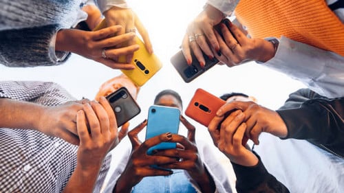 Go to 10 Tips for Student Cell Phone Safety